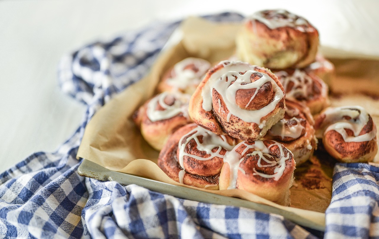 cinnamon rolls fall baking